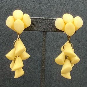 Dangle Pierced Earrings Ivory Cluster Claw Teeth Silver Exotic BoHo Vintage